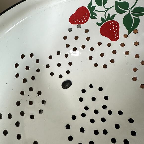 Vintage 1983 Teleflora Strawberry Enamel Colander - Picture 3 of 10